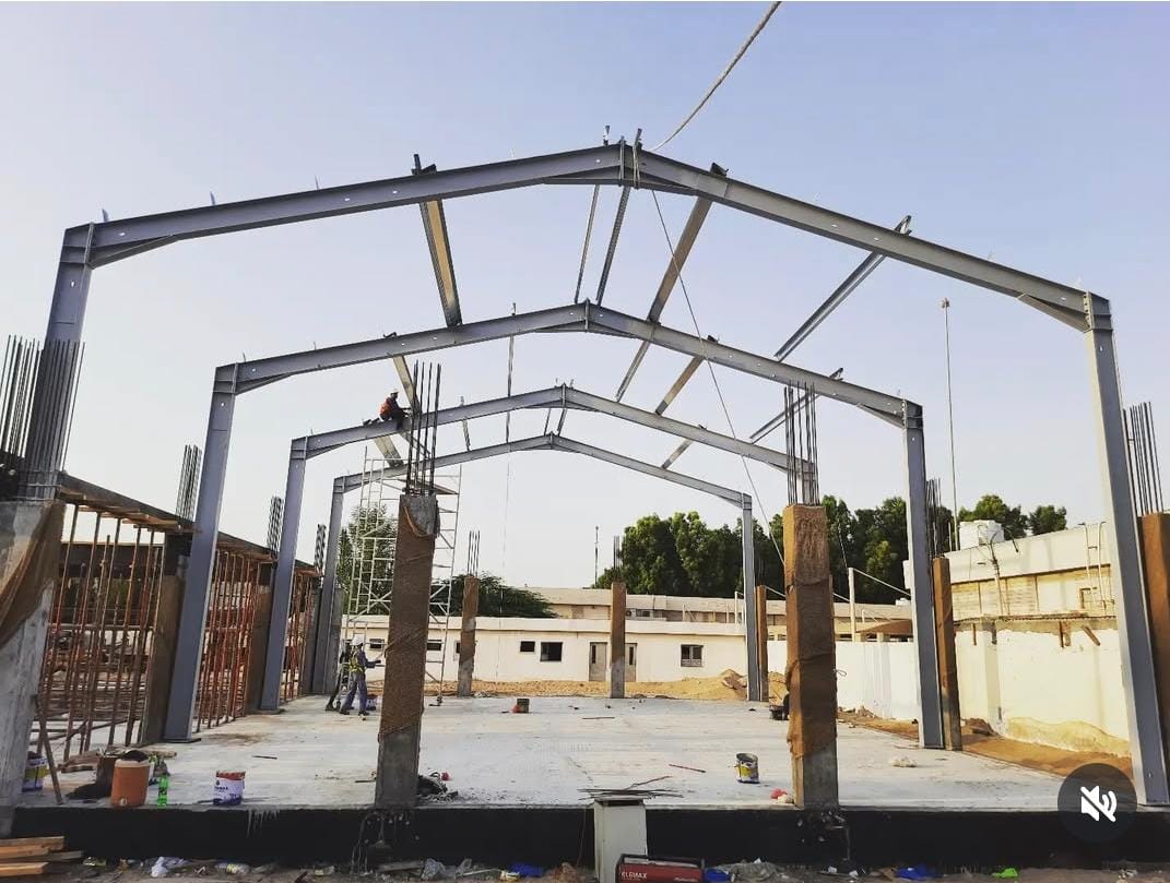 Large steel structure erection